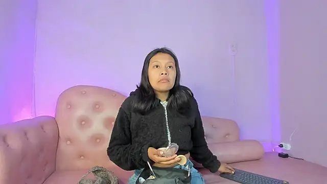 Dulce Pettit online show from September 2025 12:38:02 PM