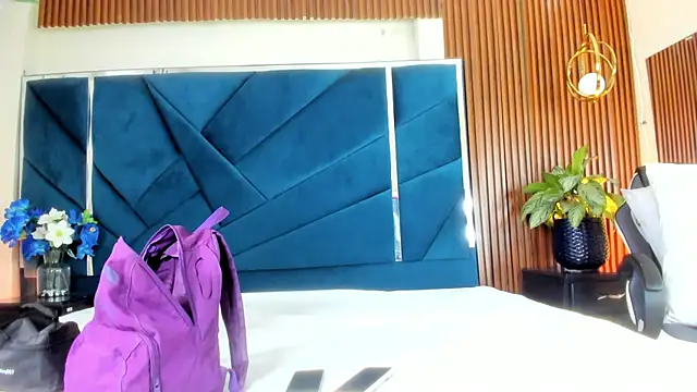 Dulce Pettit online show from September 2025 12:19:01 PM