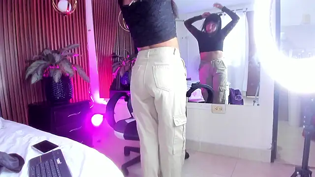 Dulce Pettit online show from October 2025 12:44:02 PM