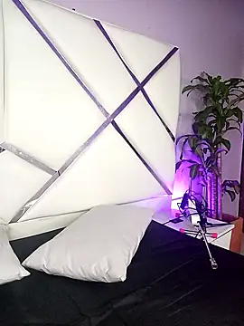 Dulce Pettit online show from October 2025 11:55:02 AM