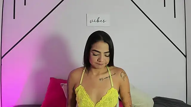 MiahCornell  online show from October 2025 07:24:01 PM