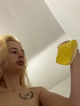 SeccySerena online show from April 2026 02:38:01 PM