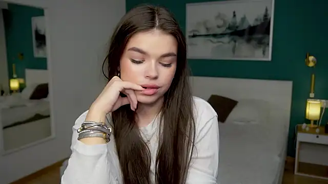 Snapshot of HollisHearl chatting on October 2025 07:28:01 AM HollisHearl online show from October 2025 07:28:01 AM