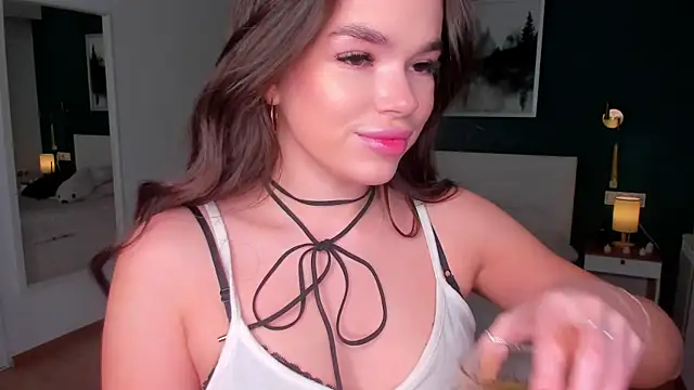 Snapshot of HollisHearl chatting on November 2025 06:38:02 AM HollisHearl online show from November 2025 06:38:02 AM