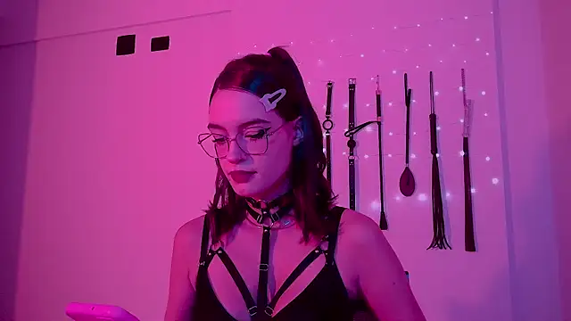 Snapshot of nina_kink chatting on May 2026 09:44:02 PM nina kink online show from May 2026 09:44:02 PM