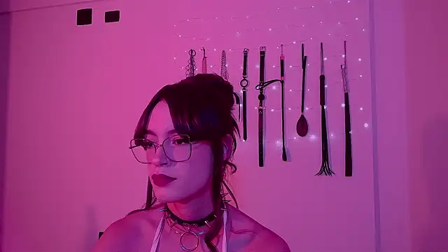 Snapshot of nina_kink chatting on May 2026 09:41:01 PM nina kink online show from May 2026 09:41:01 PM