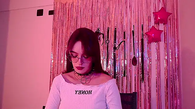 Snapshot of nina_kink chatting on June 2026 07:03:02 PM nina kink online show from June 2026 07:03:02 PM