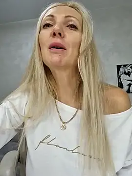 Snapshot of Monna chatting on December 2024 03:01:01 PM Monna online show from December 2024 03:01:01 PM