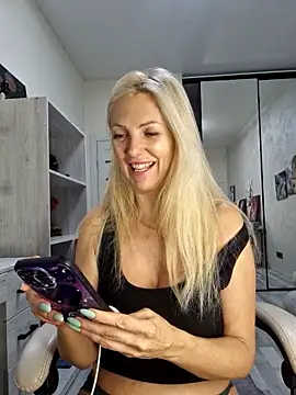 Snapshot of Monna chatting on November 2025 03:26:02 PM Monna online show from November 2025 03:26:02 PM