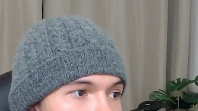 Snapshot of Xoxo_Smiles chatting on December 2025 07:21:01 PM Xoxo Smiles online show from December 2025 07:21:01 PM