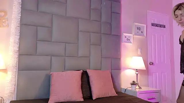 Noah Bells online show from February 2026 01:00:02 PM