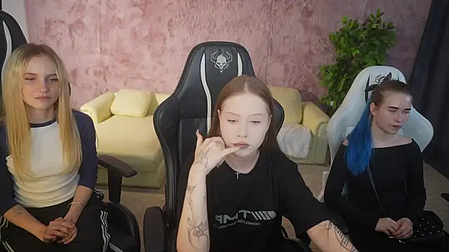 Esmie Smile online show from September 2025 02:50:01 PM