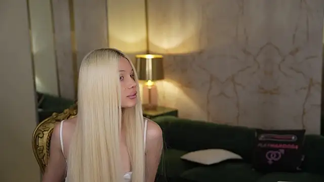 Esmie Smile online show from November 2025 04:07:02 PM