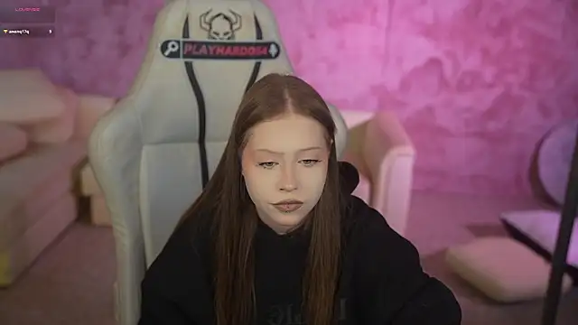 Esmie Smile online show from April 2026 11:54:02 PM