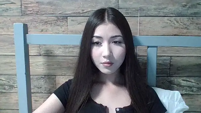 Virginia Hicks online show from October 2025 01:32:02 PM