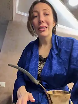 Snapshot of HellaryTourent chatting on February 2026 05:49:02 PM HellaryTourent online show from February 2026 05:49:02 PM