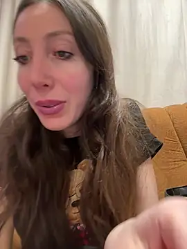 Snapshot of HellaryTourent chatting on February 2026 06:15:01 PM HellaryTourent online show from February 2026 06:15:01 PM