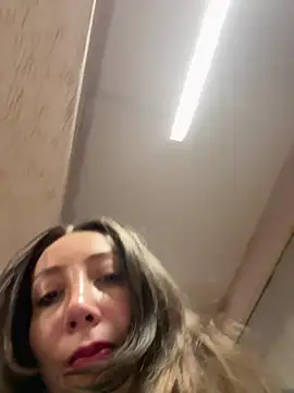 Snapshot of HellaryTourent chatting on February 2026 06:25:02 PM HellaryTourent online show from February 2026 06:25:02 PM