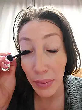 Snapshot of HellaryTourent chatting on February 2026 02:53:02 AM HellaryTourent online show from February 2026 02:53:02 AM