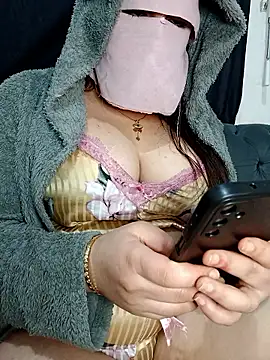 Queen-15 online show from January 2026 10:46:01 PM