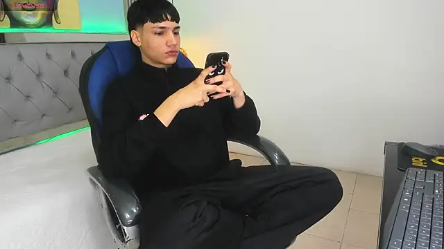 Snapshot of SamBlack_ chatting on June 2026 02:27:02 PM SamBlack online show from June 2026 02:27:02 PM