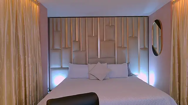 AgathaKondo  online show from December 2025 11:12:01 PM