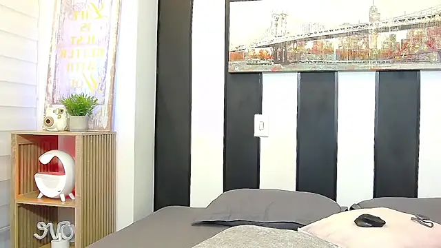 ParisRoux online show from February 2026 01:31:01 PM