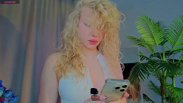 emilyshepar d online show from November 2025 02:32:01 AM