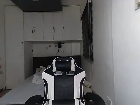 Snapshot of eattmebabyy chatting on March 2026 11:23:01 AM eattmebabyy online show from March 2026 11:23:01 AM