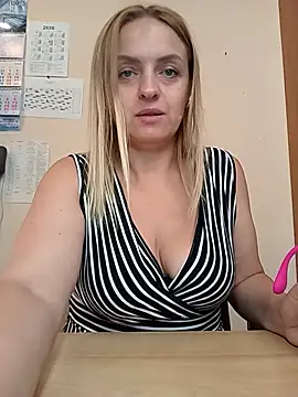 Snapshot of Ami_Foxy chatting on August 2026 06:27:02 AM Ami Foxy online show from August 2026 06:27:02 AM