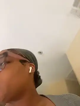 Snapshot of caramel__cremes chatting on November 2025 02:28:01 PM caramel cremes online show from November 2025 02:28:01 PM