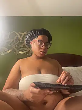 Snapshot of caramel__cremes chatting on November 2025 02:34:02 AM caramel cremes online show from November 2025 02:34:02 AM