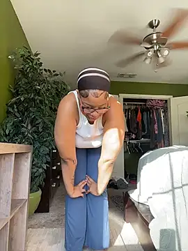 Snapshot of caramel__cremes chatting on November 2025 02:51:01 PM caramel cremes online show from November 2025 02:51:01 PM