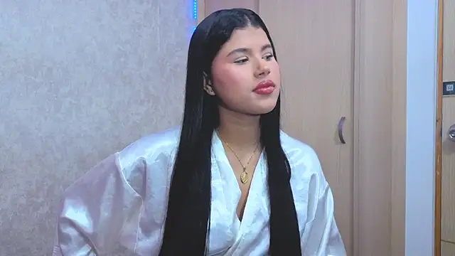 Snapshot of yulissa_girls chatting on April 2026 01:32:02 PM yulissa girls online show from April 2026 01:32:02 PM