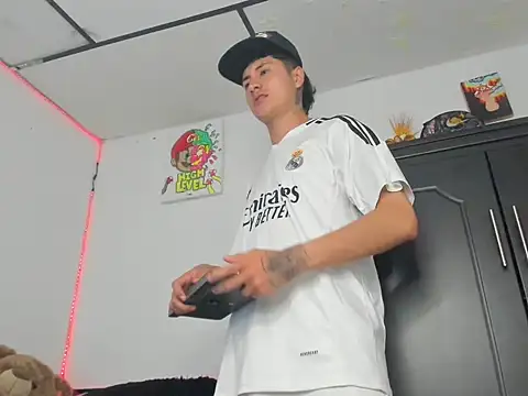 Mateo Escobar online show from November 2025 02:35:02 AM