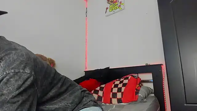 Mateo Escobar online show from November 2025 08:11:01 PM