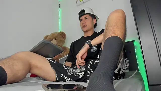 Mateo Escobar online show from November 2025 04:47:01 AM