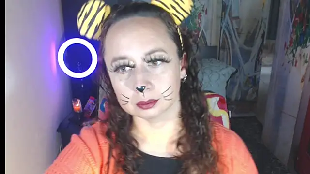 Snapshot of Milf_Valeria chatting on October 2025 02:29:01 PM Milf Valeria online show from October 2025 02:29:01 PM