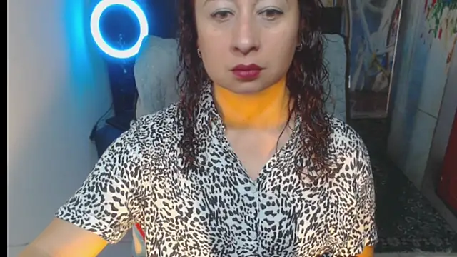 Snapshot of Milf_Valeria chatting on November 2025 02:28:01 PM Milf Valeria online show from November 2025 02:28:01 PM