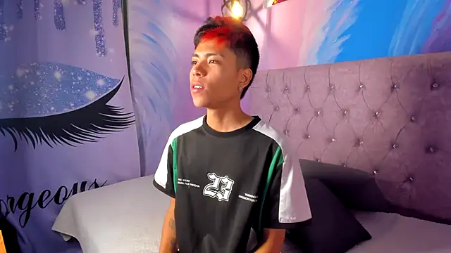 MaxiWildd online show from October 2025 12:49:02 PM