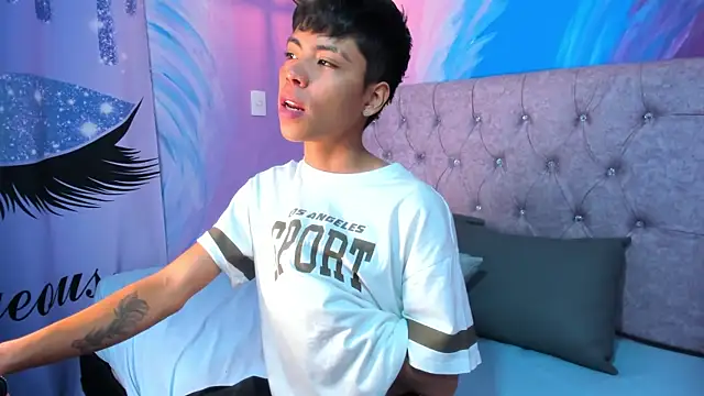 Snapshot of MaxiWildd chatting on February 2026 12:31:01 PM MaxiWildd online show from February 2026 12:31:01 PM