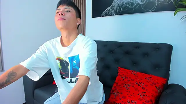 Snapshot of MaxiWildd chatting on February 2026 12:34:01 PM MaxiWildd online show from February 2026 12:34:01 PM