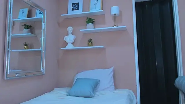 MaxiWildd online show from March 2026 01:05:01 PM