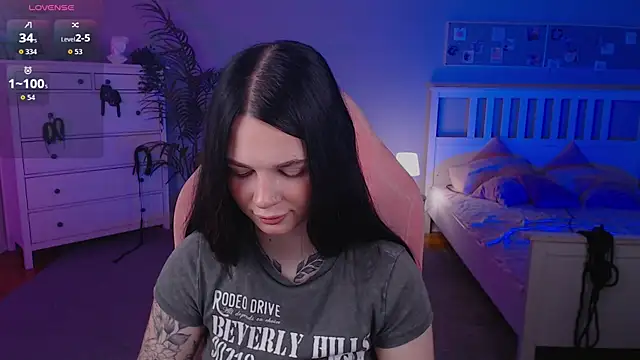 Michela Fruet online show from October 2025 01:11:01 AM