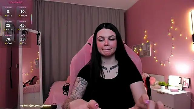 Michela Fruet online show from November 2025 01:09:02 AM