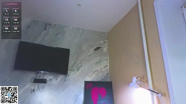 Snapshot of miss_bubbles_ chatting on November 2025 12:31:02 AM miss bubbles online show from November 2025 12:31:02 AM