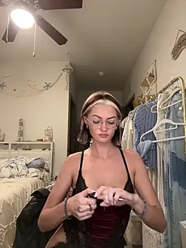 imtessaxoxo online show from November 2025 03:40:02 AM