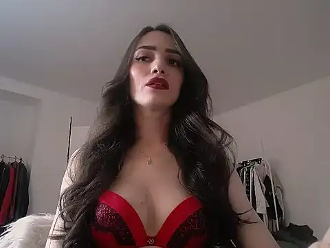 Snapshot of AlienaMoore chatting on July 2026 03:54:02 PM AlienaMoore online show from July 2026 03:54:02 PM