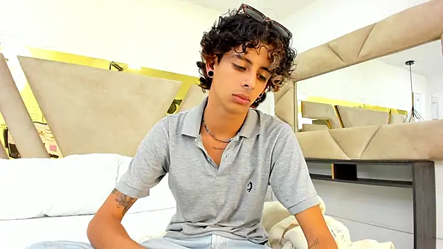 Ibratxandy online show from September 2025 07:19:02 PM