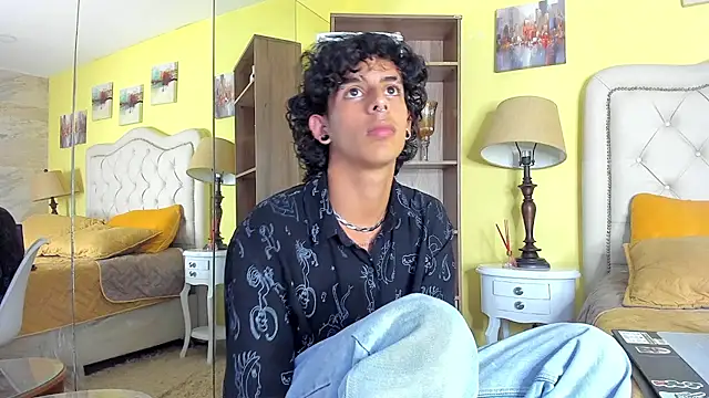 Ibratxandy online show from October 2025 07:04:02 PM